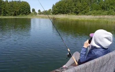 Relaks na Mazurach z wędką. Czas na łowienie ryb, a może już czas na sprawdzenie e-zezwolenia wędkarskie mazury?