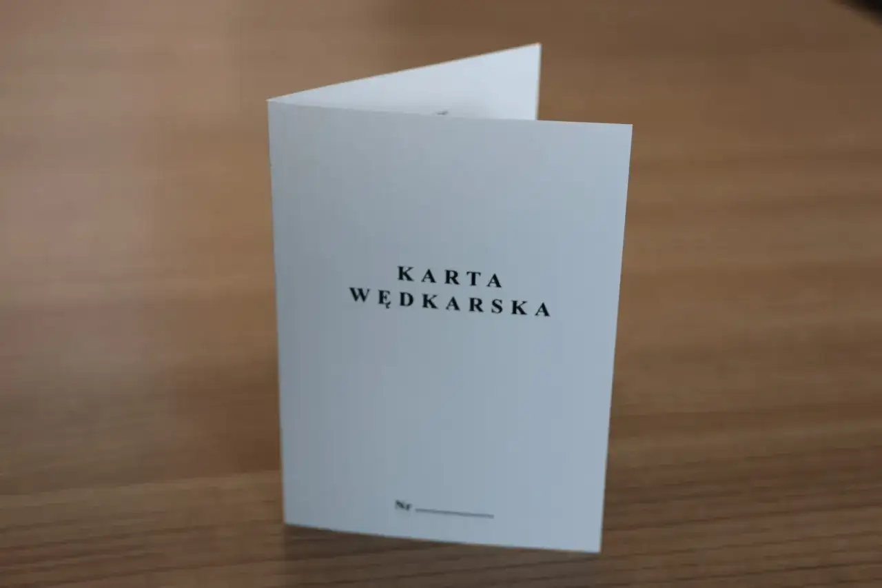 Karta wędkarska od ilu lat? Dokument z napisem